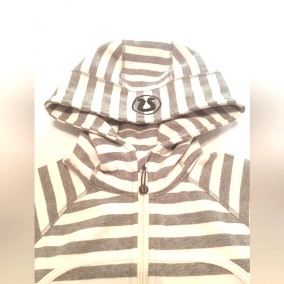 Lululemon Scuba Zip Hoodie in Grey and Cream Stripes Size 10 - Picture 2 of 4
